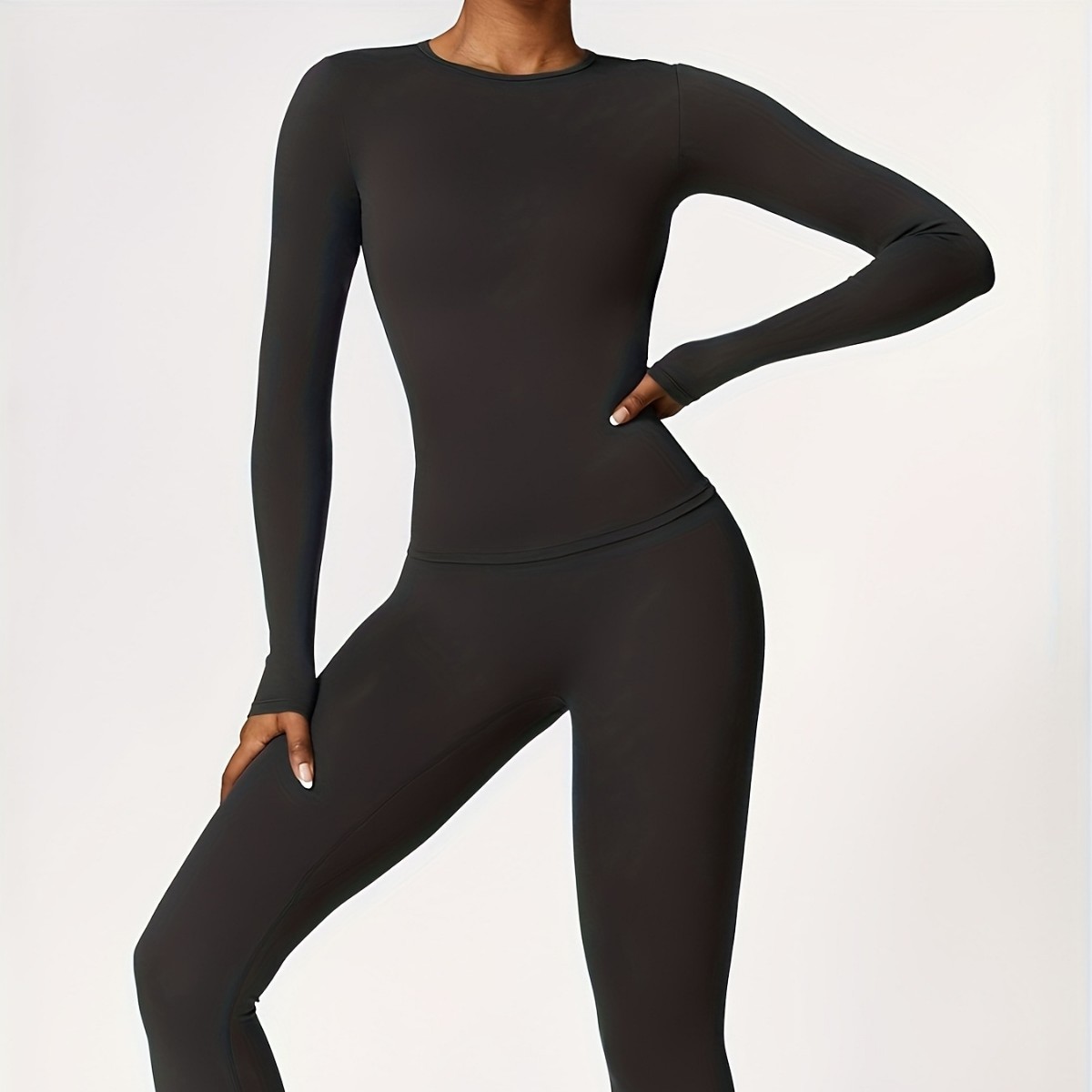 Yoga & Fitness Classes By Niharika Zirakpur Reviews - Traje de yoga ajustado, ropa deportiva